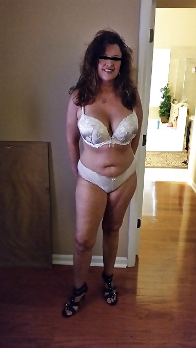 Sex More Married Thick MILF showing off image