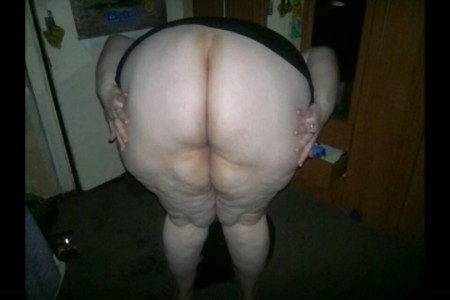 Big ass bbw fat mom bending over