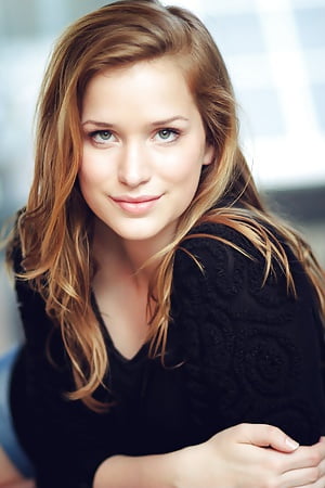 300px x 450px - Elizabeth Lail - 5 Pics | xHamster