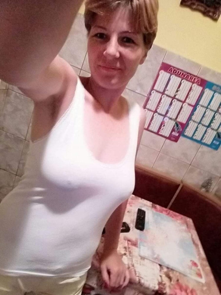 Romanian milf - 6 Photos 