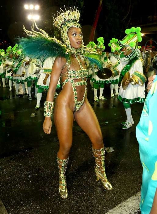 Iza Cantora Famosa Semi Nua No Carnaval 16 Pics Xhamster