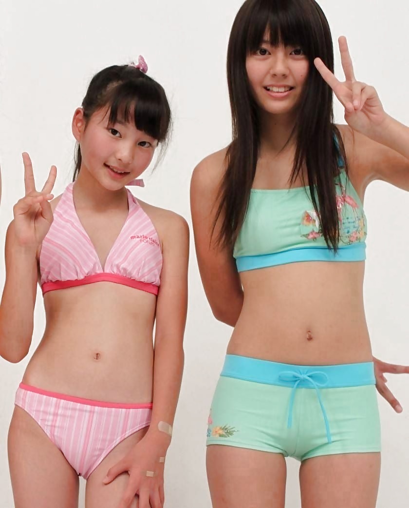 Sex Japanese Girls Flashing Peace 2 image