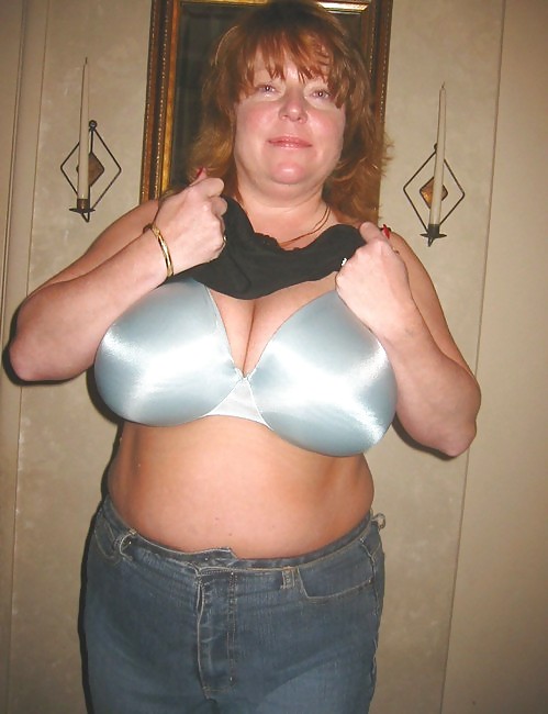 Sex Big boobs mature women in bras! image