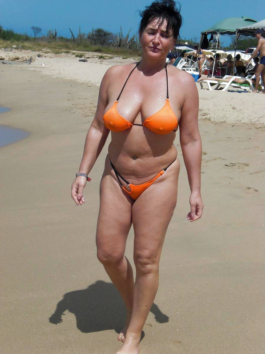 Sex Mature women on the beach! image
