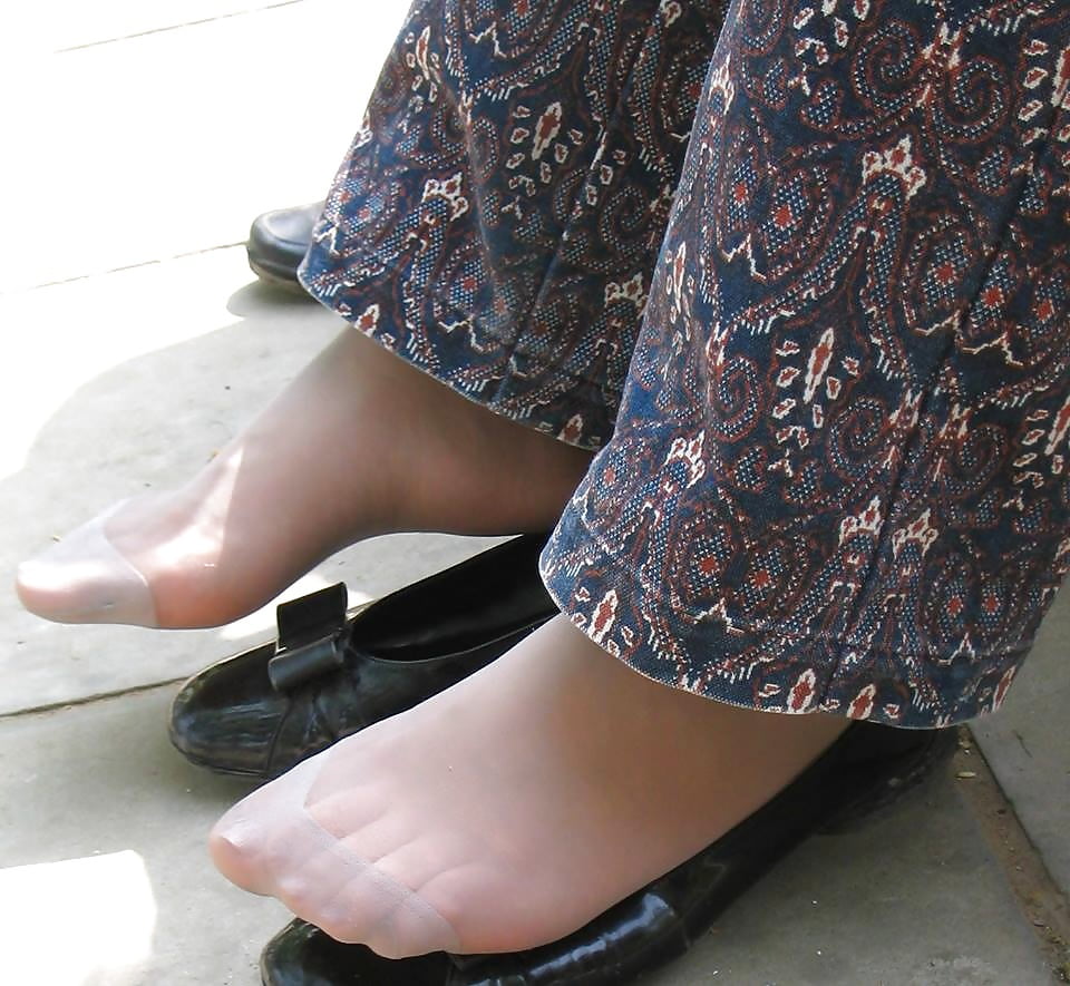 Turkish feet. Араб nylon in feet. Candid турчанки nylon feet. Turban nylon Ayak носках. Хиджаб нейлон.