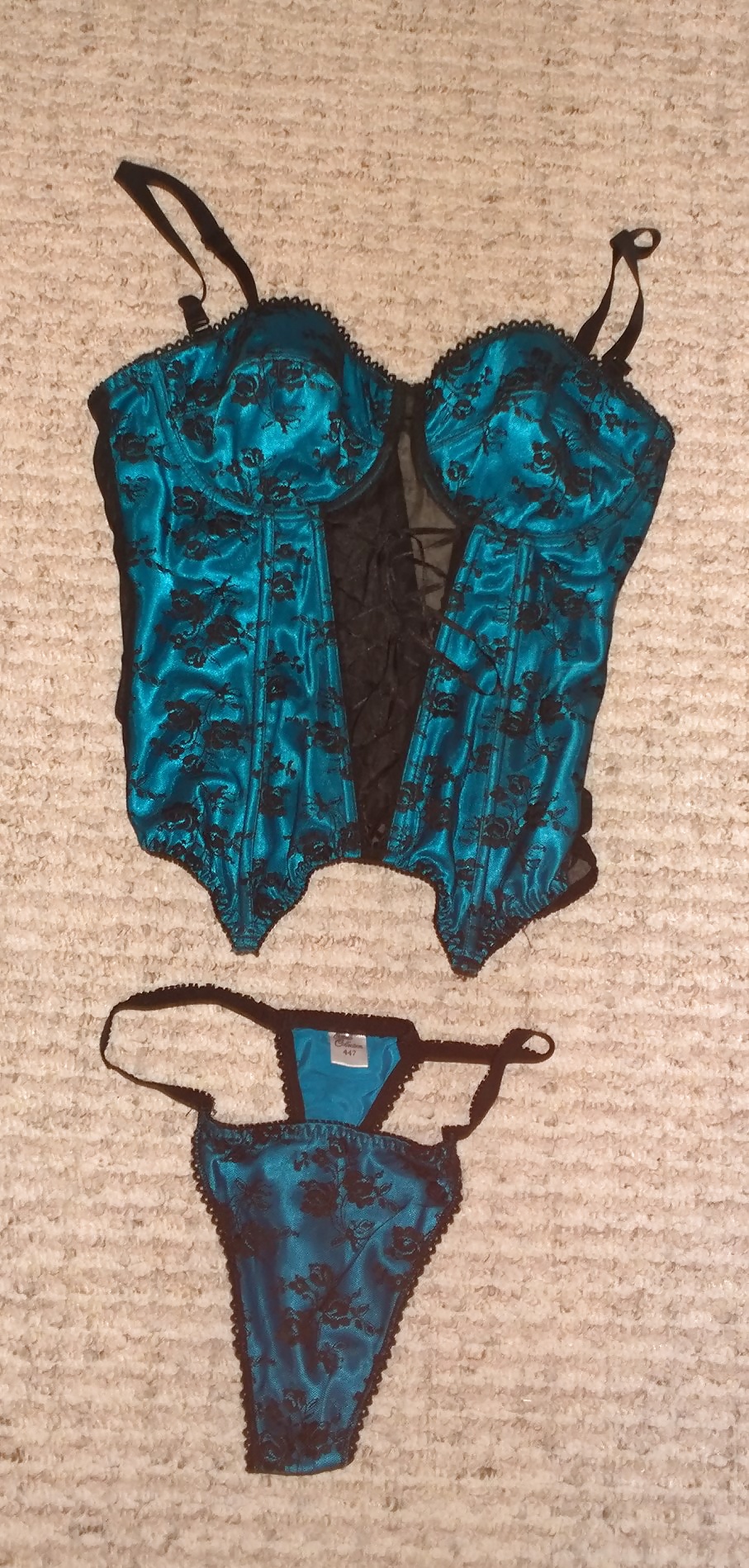 Sex Dessous der 29 jaehrigen Ehehure #2 image