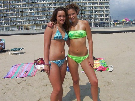 Bikinigirls 28 (two girls special).