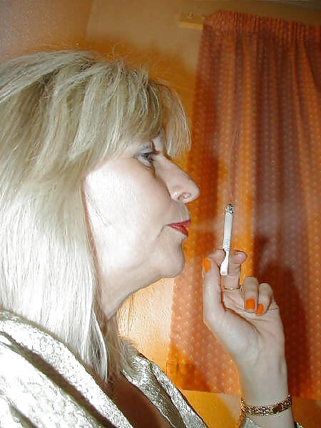 Sex Smoking Women -Turm Me image
